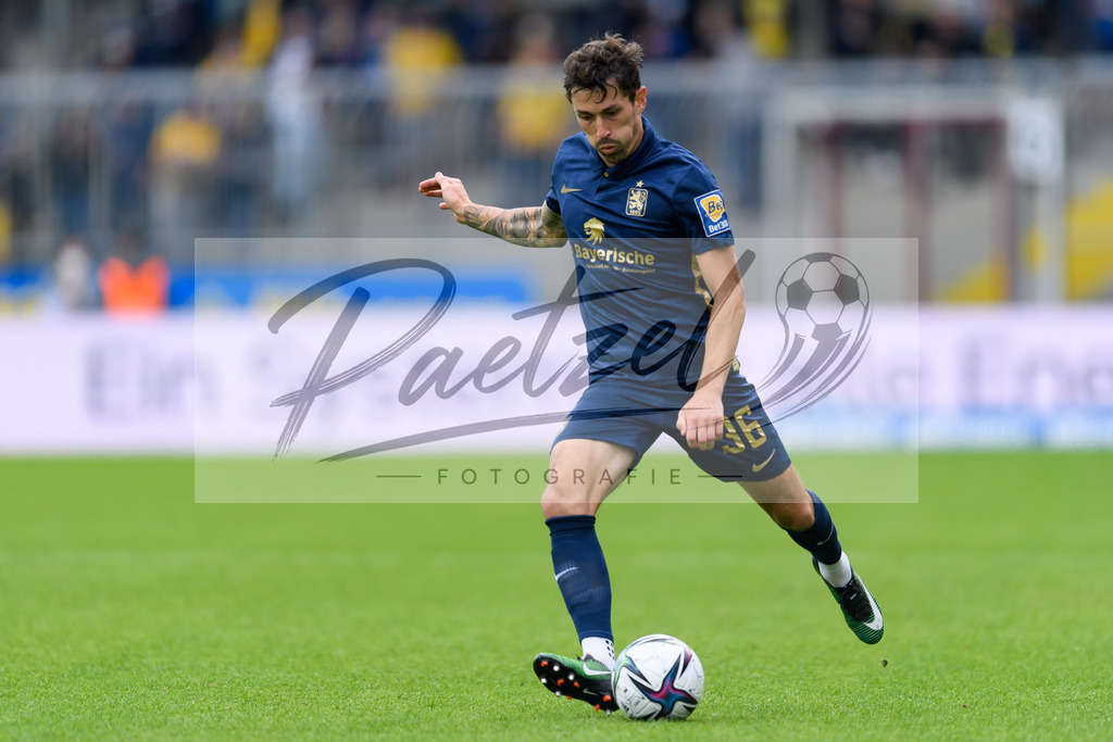 EBSTSV20210828_160 | Fussball, Herren: Phillipp Steinhart (TSV 1860 Muenchen) in Aktion, am Ball, Einzelaktion beim Spiel der 3. Liga zwischen Eintracht Braunschweig und TSV 1860 Muenchen im Eintracht-Stadion am 28.08.2021 in Braunschweig, Deutschland.DFB / DFL REGULATIONS PROHIBIT ANY USE OF PHOTOGRAPHS AS IMAGE SEQUENCES AND/OR QUASI-VIDEO. - Realisiert mit Pictrs.com