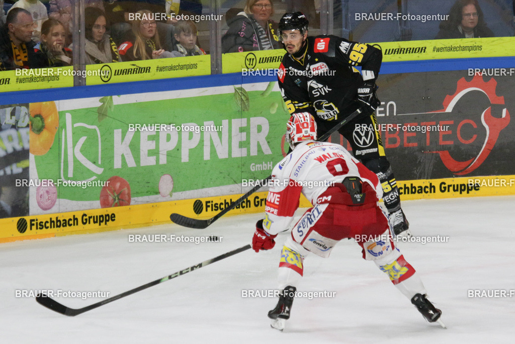 02.11.2025: DEL2  Krefeld Pinguine - Eispiraten Crimmitschau | Krefeld, Deutschland, 02.11.2025: Mathew Santos (Krefeld Pinguine) in Aktion während des DEL2-Spiels zwischen Krefeld Pinguine - Eispiraten Crimmitschau am 02.11. 2025 in der Yayla-Arena in Krefeld, Deutschland. (Foto Ralph Görtz / Brauer-Fotoagentur)