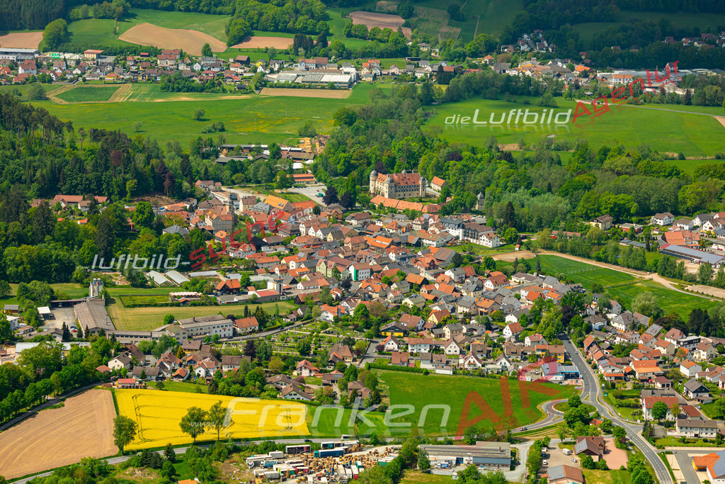 Das Luftbild der Stadt Mitwitz wurde 2022 vom Flugzeug heraus erstellt (keine Drohnen-Aufnahmen) Aufnahmehöhe ca.450 Meter- hohe Bildauflösung und Druck-Qualität. Garantiert!