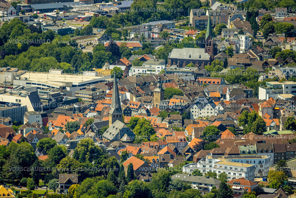Hattingen230708413 | Luftbild, Altstadt mit (von vorne nach hinten) evang. St.-Georgs-Kirche, Turm Reformierte Kirche am Obermarkt, kath. Kirche St. Peter und Paul, Hattingen, Ruhrgebiet, Nordrhein-Westfalen, Deutschland
