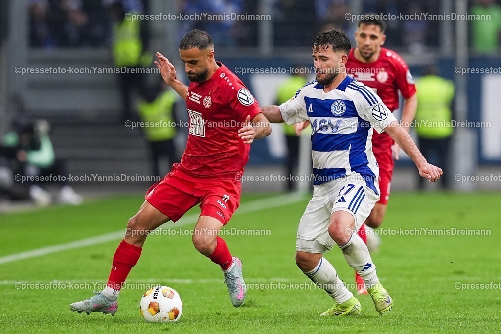 xYDR24052501059 | 24.05.2025, xydrx, Fußball, Finaltag der Amateure, Finale Niederrheinpokal, MSV Duisburg - Rot-Weiss Essen, Schauinsland-Reisen Arena: Ramien Safi (Rot-Weiss Essen #11) im Zweikampf gegen Can Coskun (MSV Duisburg #27)