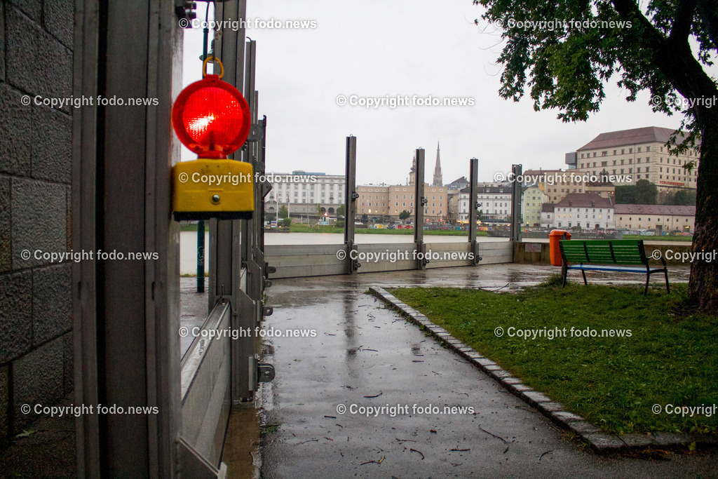Linz_ Hochwasser_ 28.08.2023-6 | 28.8.2023, Linz, AUT, Urfahr, Hochwasser, im Bild Aufbau mobiler Hochwasserschutz