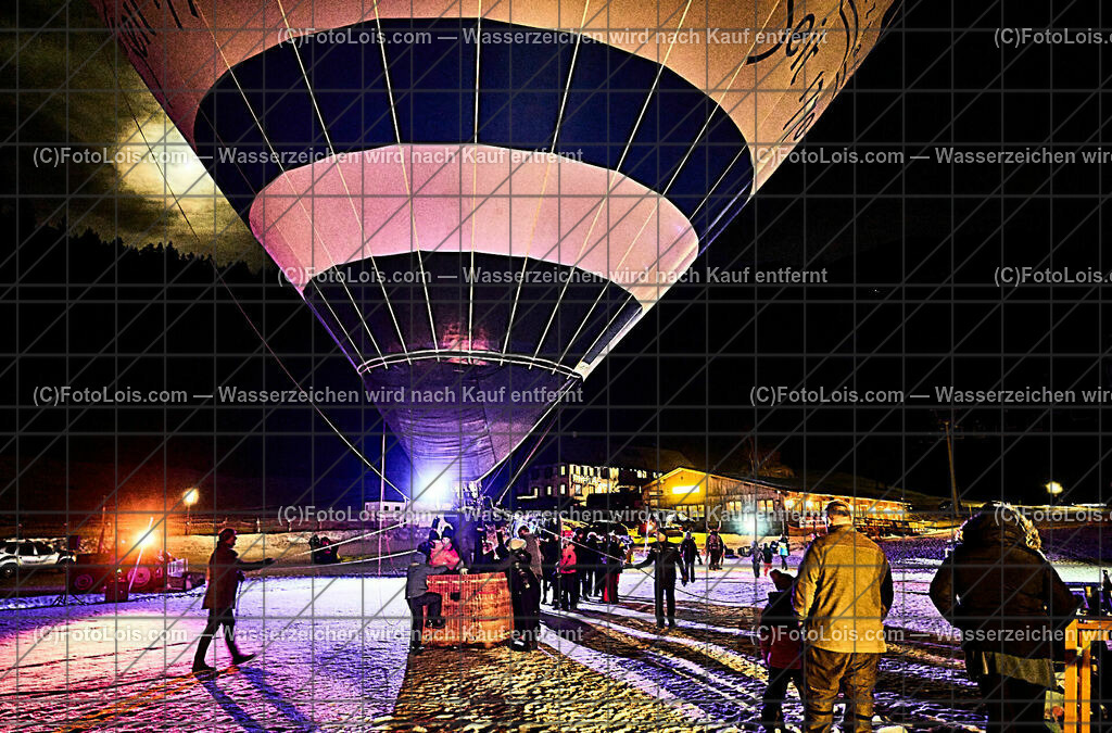 ALP8236_Nacht der Ballone_Fesselballonfahrten-Mondaufgang | (C)FotoLois.com, Alois Spandl. NACHT DER BALLONE im Weitental vor der Ötscherlift-Talstation, Ballonsportclub Ötscherland & Ötscher Tourismusverband, Do 28. Dez. 2023.