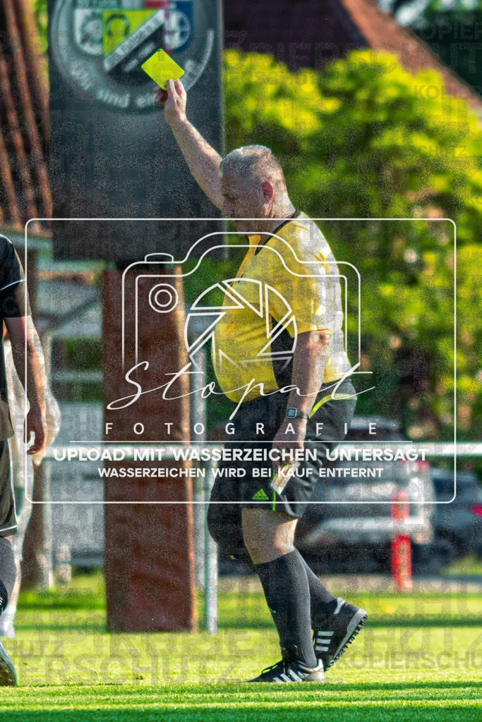 3. Kreisklasse Herren HK - FG Fulde-Stellichte II vs. SV Veersetal II | Peter Paech (Schiedsrichter); 3. Kreisklasse Herren HK - FG Fulde-Stellichte II vs. SV Veersetal II am 22.05.26 in Zentralstadion, Fulde - Realisiert mit Pictrs.com