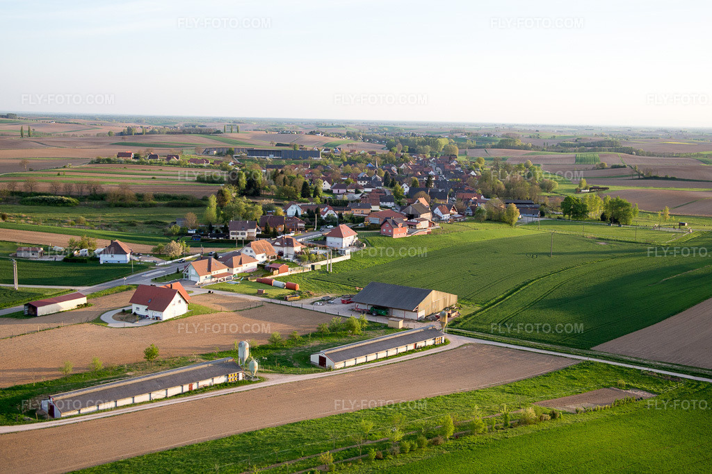 Aerial view: View of the town in Siegen in the state Bas-Rhin, France.Photo: IMG_078026.jpg taken on 04/24/2015 by Werner Riehm/FLY-FOTO.comResolution of the original: 5472 x 3648 px