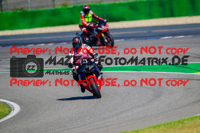 MaZZes_FotoMatrix_240520_6007705_9735 | INST