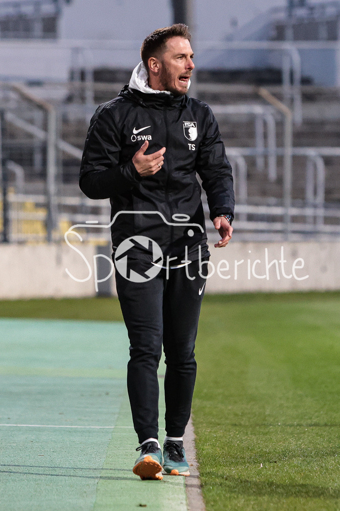 FC Bayern Amateure - FC Augsburg II | FCA Trainer Tobias STROBL in Aktion / Freisteller / Einzelfoto