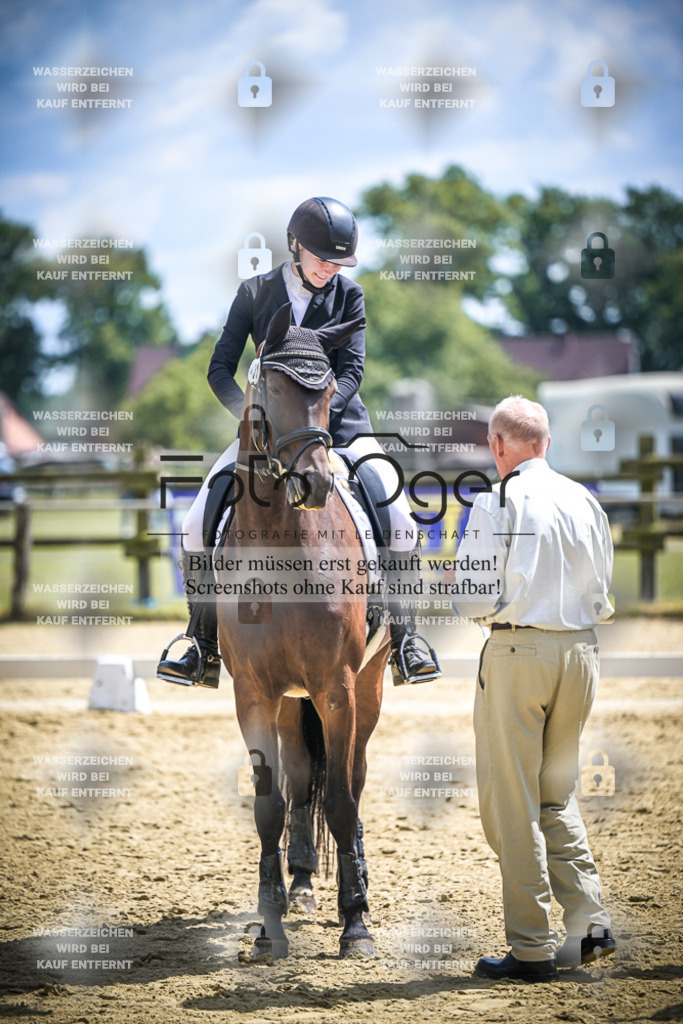 DOS_5602 | Entdecke hochwertige Reitturnierfotos von Foto Oger. Professionell, emotional und authentisch – jetzt Lieblingsmomente im Shop bestellen.Deutschlandweite Turnierfotografie. - Realisiert mit Pictrs.com
