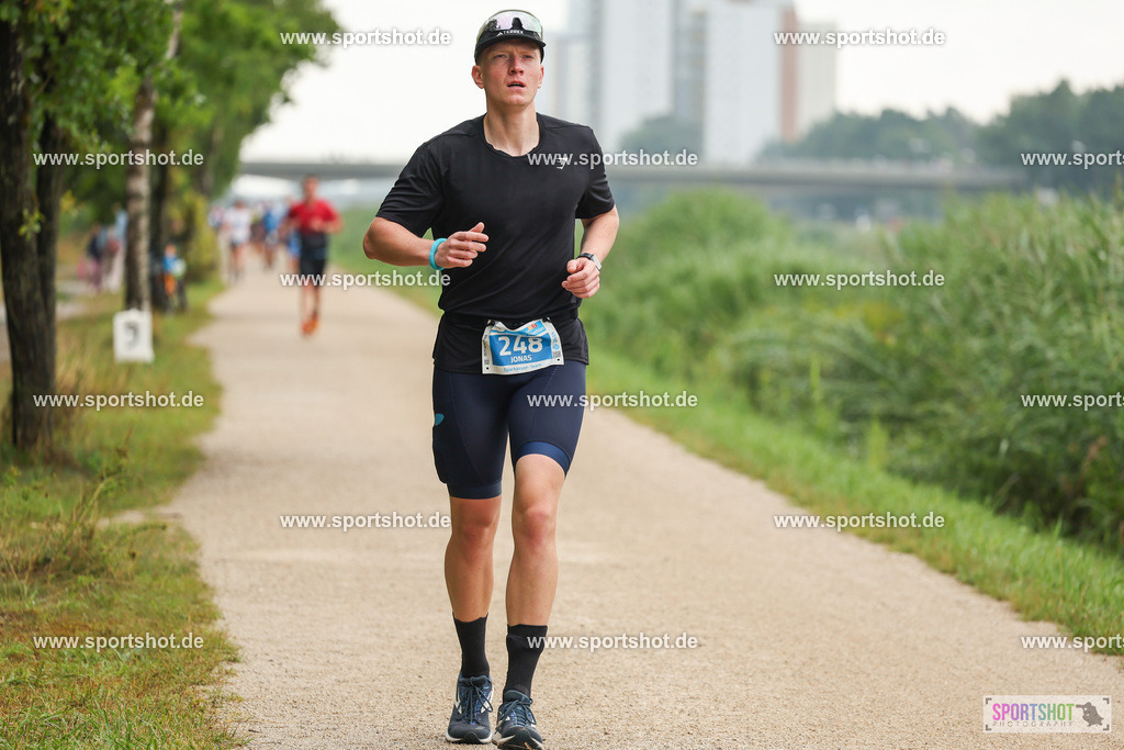 LUR_1900 | 34. M-net Erlanger Triathlon 2025 #erlangertriathlon  #mnettriathlon2025 #mnettriathlon #team #olympischedistanz #mitteldistanz #triathlon #maindonaukanal  #erlangertriathlon2025 #yourpictrs #tv1848 #tv1848erlangen  #triathlonbayern #sportinerlangen #demsportverbunden #sportshot_your_pictrs Copyright: www.sportshot.de
