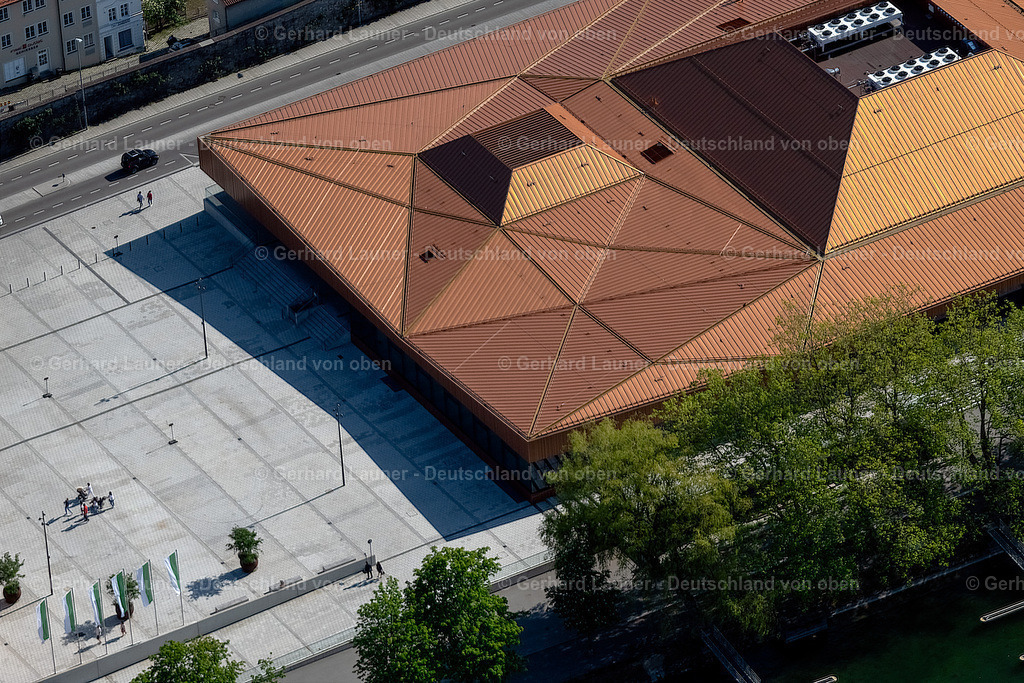 4028119 | LINDAU (BODENSEE) 17.05.2020 Gebäude der Veranstaltungshalle " Inselhalle " an der Zwanzigerstraße in Lindau (Bodensee) im Bundesland Bayern, Deutschland. Weiterführende Informationen bei: Auer Weber Assoziierte GmbH,  Boll und Partner. Beratende Ingenieure VBI Ingenieurgesellschaft mbH &amp; Co. KG,  Drehbrücke 5 - Both Messemer Bauplanung GmbH,  EGS-plan Ingenieurgesellschaft für Energie-, Gebäude- und Solartechnik mbH,  IGW Ingenieure  Ingenieurgesellschaft für Haustechnik Wetzstein mbH,  Lindau Tourismus und Kongress GmbH,  PREFA Aluminiumprodukte GmbH,  Raible + Partner GmbH &amp; Co. KG,  Rainer Schmidt Landschaftsarchitekten GmbH. // Building of the indoor arena " Inselhalle " on street Zwanzigerstrasse in Lindau (Bodensee) in the state Bavaria, Germany. Further information at: Auer Weber Assoziierte GmbH,  Boll und Partner. Beratende Ingenieure VBI Ingenieurgesellschaft mbH &amp; Co. KG,  Drehbruecke 5 - Both Messemer Bauplanung GmbH,  EGS-plan Ingenieurgesellschaft fuer Energie-, Gebaeude- und Solartechnik mbH,  IGW Ingenieure  Ingenieurgesellschaft fuer Haustechnik Wetzstein mbH,  Lindau Tourismus und Kongress GmbH,  PREFA Aluminiumprodukte GmbH,  Raible + Partner GmbH &amp; Co. KG,  Rainer Schmidt Landschaftsarchitekten GmbH. Foto: Gerhard Launer