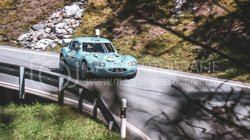 19. Arosa ClassicCar 2023 - 2. September 2023 | 19. Arosa ClassicCar 2023
Arosa, Schweiz
Zünd Pino aus Imperia mit der Startnummer 201 in einem Ginetta CTC, Jahrgang 1983, in der Klasse Classic Trophy.
@arosaclassiccar, @arosa.official, #arosaclassiccar, #arosa, #76curves, #classiccar
Bild: Sportfotografie Markus Aeschimann | www.markus-aeschimann.ch - Realisiert mit Pictrs.com