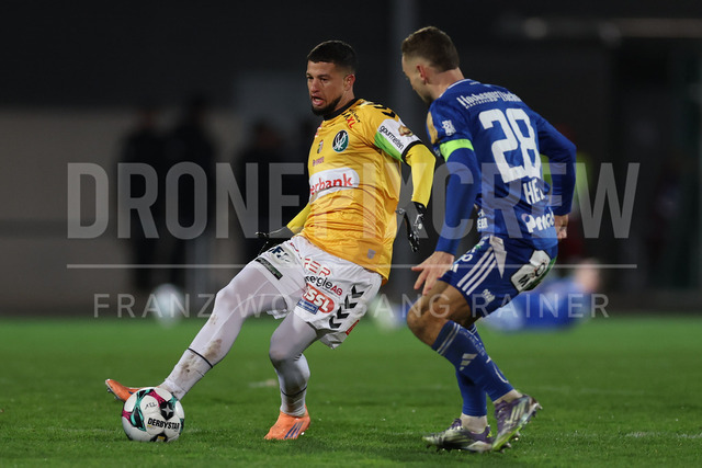 TSV Egger Glas Hartberg vs SV Oberbank Ried – Austrian Bundesliga Match | The image shows Yusuf Maart (Ried) kick the ball, at the Bundesliga match TSV Hartberg vs SV Ried at Profertil Arena Hartberg. 22.11.2025