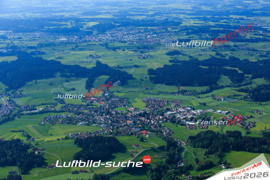 Die Luftaufnahme Oberleute - Weiler Simmerberg wurde vom UL-Flugzeug (keine Drohne) aus fotografiert.Hohe Druck- Auflösung-die Geschenkidee!