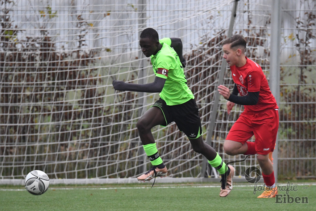 JFV Edewecht-Osnabrücker SC | C-Jugend Landesliga; JFV Edewecht (grün)-Osnabrücker SV (rot) am 18.11.2023; in Edewecht (Sportanlage Göhlenweg), Photo: Philip Eiben 2023 - Realisiert mit Pictrs.com