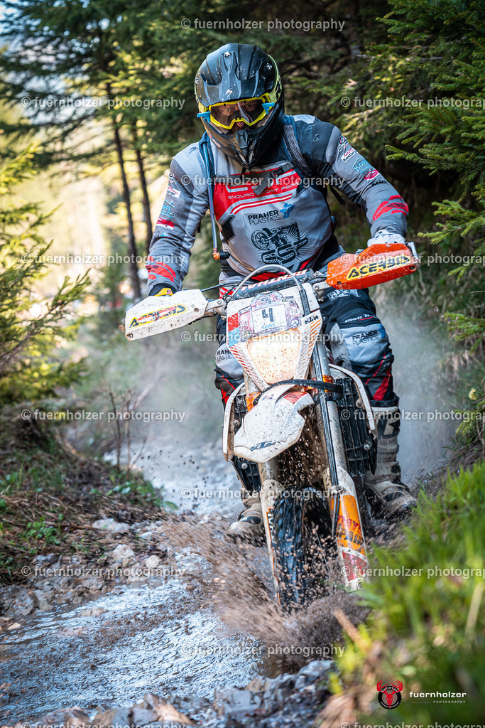 fuernholzer_250501-C1-127-2 | Fotografische Impressionen von der Red Stag Enduro Extreme by fuernholzer-photography.com. Endurosport in Österreich fotografisch festgehalten von fuernholzer. Auftragsfotografie für Private, Gewerbefotos und Industriefotografie. Eventfotografie, Sportfotografie und Motorsportfotografie. Anbieter von Fotoworkshops, Fototraining, fotografischen Vorträgen und Fotoseminaren.