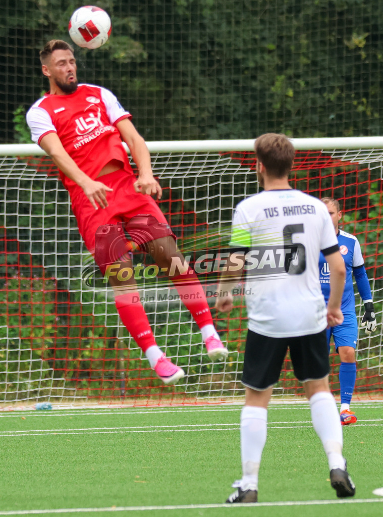 FC RW Kirchlengern - Post TSV Detmold | Auf dem Bild zu sehen: Rot FC RW Kirchlengern: Sebastian Müller ; weiß TuS Ahmsen: FC RW Kirchlengern, TuS Ahmsen, Saison 26/27, Testspiel, Deutschland - Realisiert mit Pictrs.com