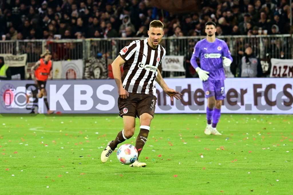 KBS Picture_FCStPauli-Hoffenheim_035 | Mets Karol (St.Pauli) ,Sportplatz :  Millerntor Stadion, - Realisiert mit Pictrs.com