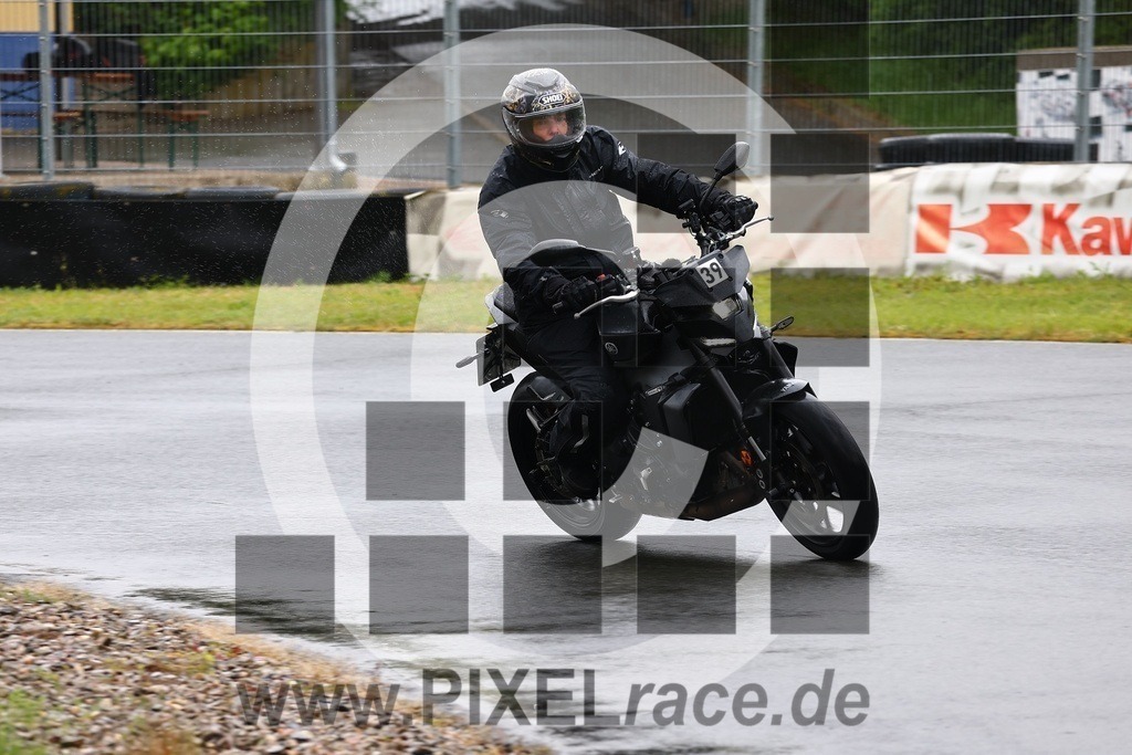 0039-20260512_00553 | Schöne Erinnerungen an spannende Momente - das festzuhalten ist unser Job. PIXELrace.de ist seit 2003 auf den Rennstrecken Europas unterwegs um die Action draußen beim Fahren und die wunderbare Stimmung imm Fahrerlager für euch einzufangen.