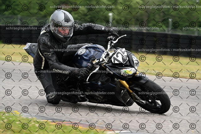 25bt02-0799 | markuskiefer.com - Realisiert mit Pictrs.com