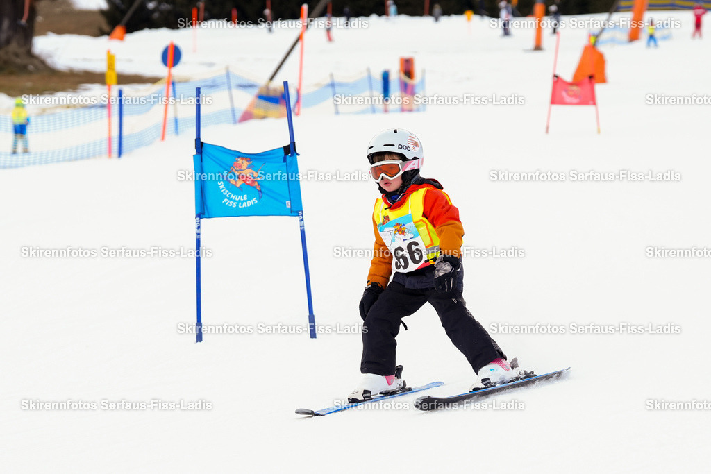 SRF_02.01.2026_0577 | Skirennfotos,Serfaus,Fiss,Ladis,Kinderskirennen,Winter,Tirol,Oberland,skirace,SFL,feelfree,weil wir's genießen,ski,Ski,skifahren,Sonnenplateau, - Realisiert mit Pictrs.com