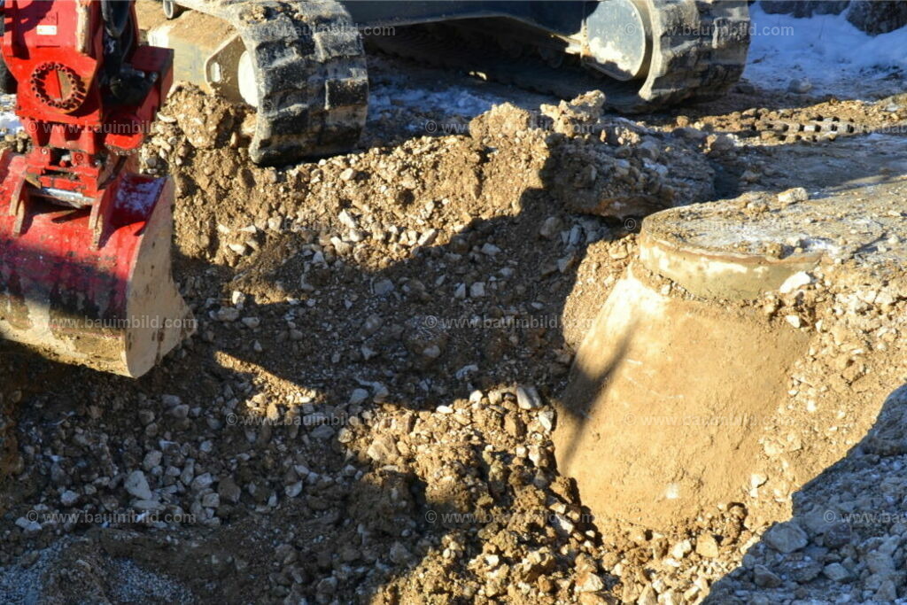 bib-lg03-abwasserkanal-0098 | Nach LV-Leistungsgruppen sortierte Detailfotos über den Bau eines Hauses. Alle Hausbau-Bilder direkt vom Urheber und Autor der Website Haus-Selber-Bauen.com