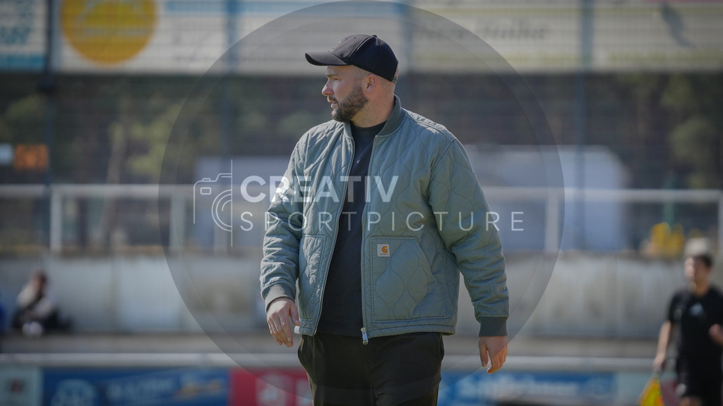 Fußball, Herren, Saison 2025/2026, Regionalliga Nordost, 29. Spieltag, FSV 63 Luckenwalde vs. FC Eilenburg, Samstag 11.04.2026, Werner-Seelenbinder-Stadion Luckenwalde, | Fußball, Herren, Saison 2025/2026, Regionalliga Nordost, 29. Spieltag, FSV 63 Luckenwalde vs. FC Eilenburg, Samstag 11.04.2026, Werner-Seelenbinder-Stadion Luckenwalde, Im Bild: Michael Braune (Trainer Luckenwalde) - Realisiert mit Pictrs.com