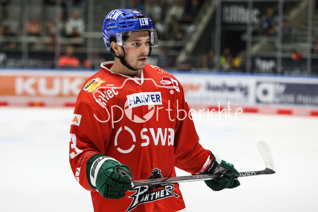 Augsburger Panther - Schwenninger Wild Wings | Matt PUEMPEL (AEV #73) in Aktion / Freisteller / Einzelfoto