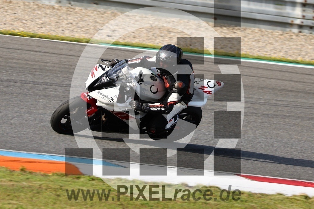 0226-20240617_12404 | Schöne Erinnerungen an spannende Momente - das festzuhalten ist unser Job. PIXELrace.de ist seit 2003 auf den Rennstrecken Europas unterwegs um die Action draußen beim Fahren und die wunderbare Stimmung imm Fahrerlager für euch einzufangen.