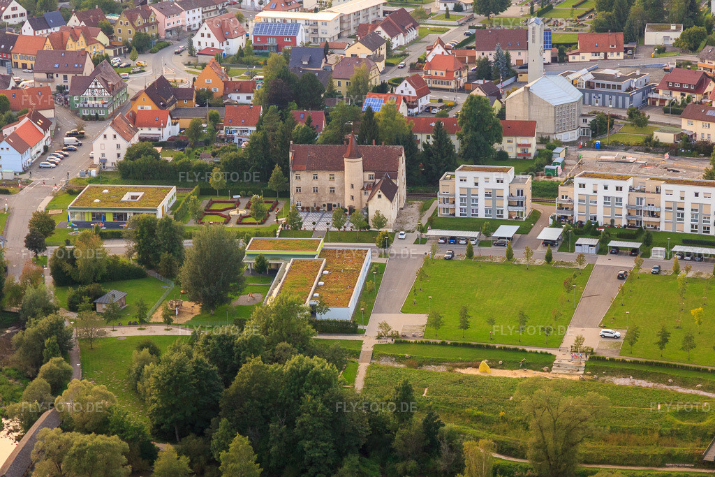 Luftbild: Unteres Schloss am Donaupark in Immendingen im Bundesland Baden-Württemberg in Deutschland. Foto: IMG_102769.jpg vom 25.08.2017 durch Werner Riehm/FLY-FOTO.de