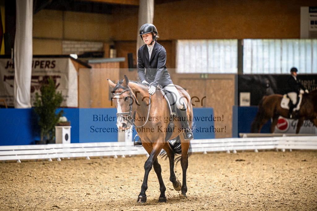 DOS_1754 | Entdecke hochwertige Reitturnierfotos von Foto Oger. Professionell, emotional und authentisch – jetzt Lieblingsmomente im Shop bestellen.Deutschlandweite Turnierfotografie. - Realisiert mit Pictrs.com
