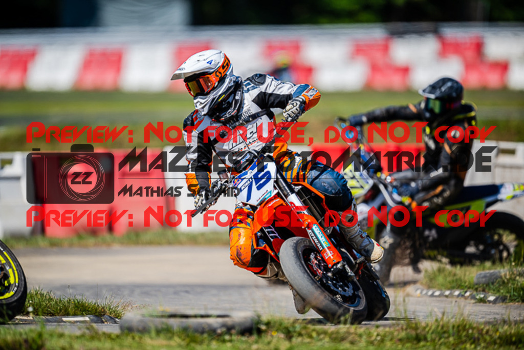 MaZZes_FotoMatrix_220702_5980 | UE40