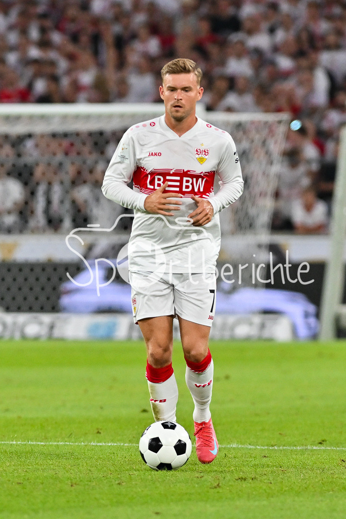 VfB Stuttgart - FC Bayern München | am Ball Maximilian MITTELSTÄDT (VfB Stuttgart 7) / Einzelfoto / Freisteller / Franz-Beckenbauer Supercup: VfB Stuttgart - FC Bayern München; MHP Arena am 16.08.2025