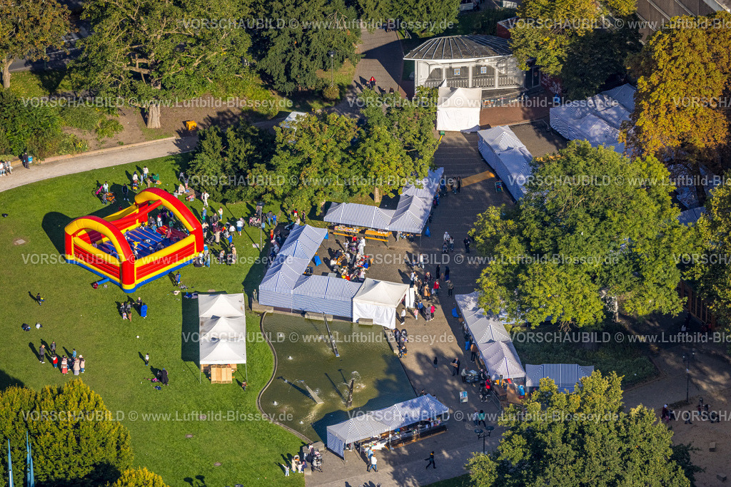 Hagen241005401 | Luftbild, Freizeitveranstaltung im Volkspark mit Hüpfburg, Mittelstadt, Hagen, Ruhrgebiet, Nordrhein-Westfalen, Deutschland