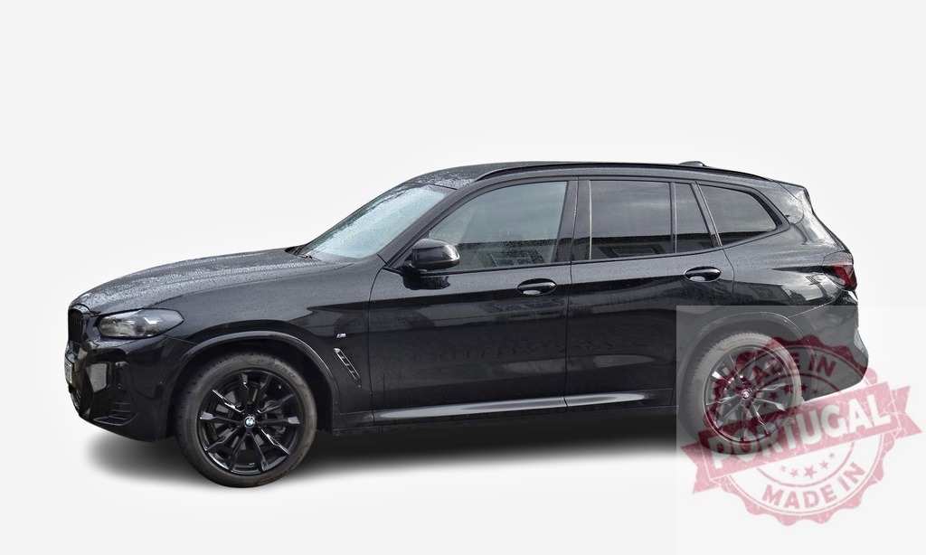 Stylish black BMW X3 showcasing modern automotive design on white background | Side view of a sleek black BMW X3 highlighting its elegant design and luxurious features - Realisiert mit Pictrs.com