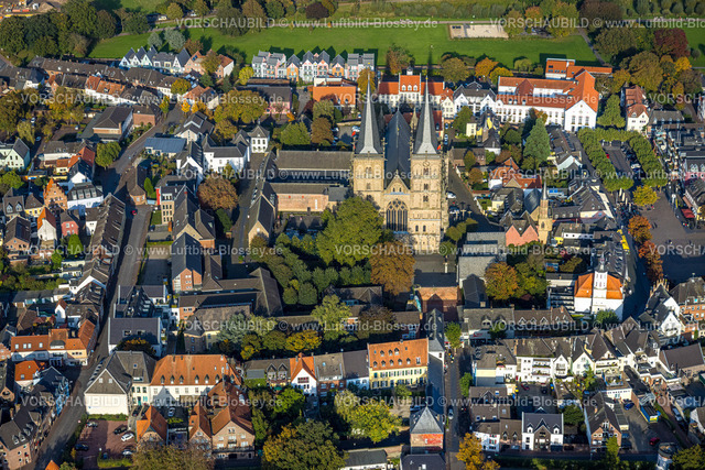 Xanten241014071 | Luftbild, Altstadt Ansicht mit kath. Kirche St. Viktor, auch Xantener Dom, kath. Marienschule, Niederbruch, Xanten, Niederrhein, Nordrhein-Westfalen, Deutschland