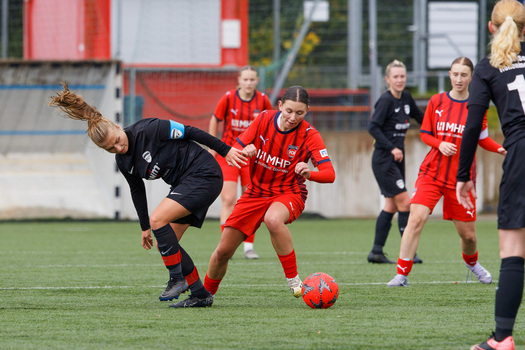 FCHHOH_251005_7084 | 1.FC Heidenheim 1846 II vs. SGM Hohenmemmingen/Sontheim, Fußball, Frauen, Bezirksliga, 2025/2026, 4. Spieltag, 05.10.2025 in Heidenheim, Kunstrasen b. Voith-Arena West(Foto: Michael Bulling) - Realisiert mit Pictrs.com