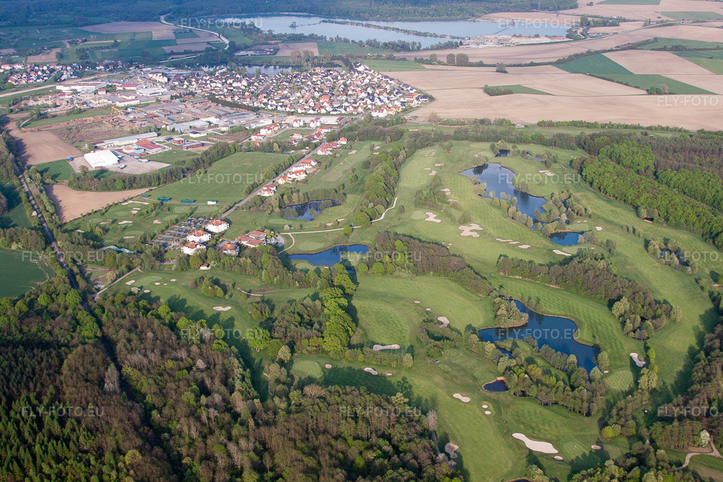 Vue aérienne: Terrain de golf du club de golf de Baden-Baden Soufflenheim à Soufflenheim dans le département Bas Rhin, France – .Photo: IMG_39527.jpg prise le 14/04/2011 par Werner Riehm/FLY-FOTO.eu – Résolution de l'original: 4752 x 3168 px – Golf International Soufflenheim Baden-Baden