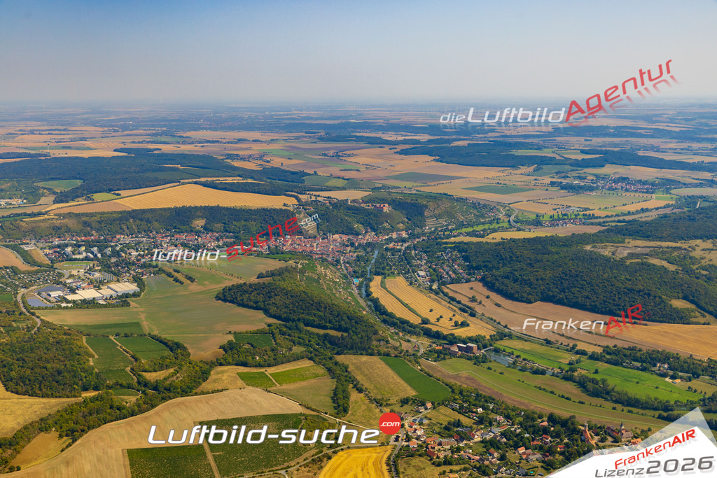 Luftbild der Stadt Freyburg - Das Luftbild wurde 2025 vom UL-Flugzeug heraus erstellt ( keine Drohnenaufnahme ) - Hochauflösende Luftaufnahme - für Wandbilder und großformatige Ausdrucke geeignet. Das besondere Geschenk!Hier alle&nbsp;Infos zur Lizenzierung der LuftaufnahmeWir fliegen auch dieses Jahr wieder in Ihre Region um Luftbilder zu erstellen.- Luftbild anfragen