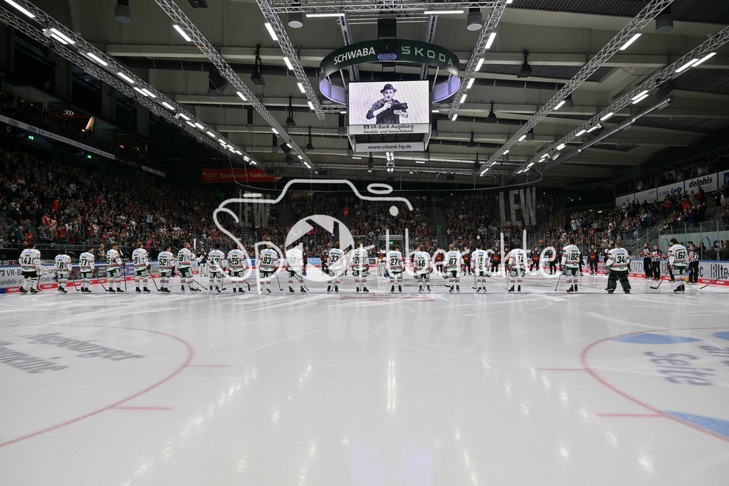 Augsburger Panther - Moser Medical Graz99ers | Dei Augsburger Panther gedenken dem verstorbenen  und langjährigem Teamfotografen Thorsten FRANZISI / Testspiel: Augsburger Panther - Moser Medical Graz99ers; Curt Frenzel Stadion am 31.08.2025