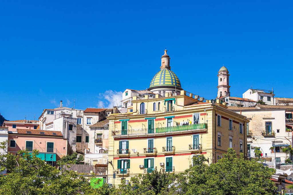 Häuser in der Stadt Vietri sul Mare an der Amalfiküste in Italien | Häuser in der Stadt Vietri sul Mare an der Amalfiküste in Italien.