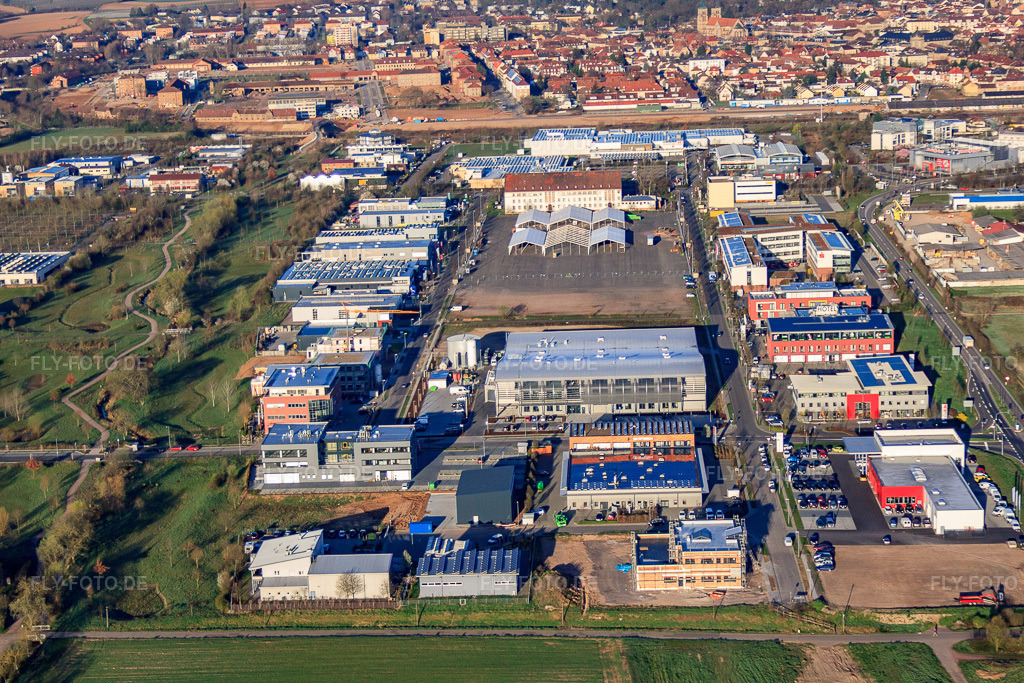 Luftbild: Eberspächer Controls Landau GmbH & Co. KG vor dem Messegelände im Ortsteil Queichheim in Landau im Bundesland Rheinland-Pfalz in Deutschland. Foto: IMG_63199.jpg vom 20.03.2014 durch Werner Riehm/FLY-FOTO.deEberspächer - Weltweit / International - Standorte