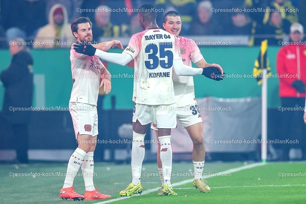 BVB02122501042 | 02.12.2025, Fußball, DFB-Pokal, Borussia Dortmund - Bayer 04 Leverkusen, Achtelfinale, Signal Iduna Park, Saison 2025 2026: Torjubel nach dem Tor zum 1:0  durch Torschütze Ibrahim Maza (Bayer04 #30)  zusammen mit  Jonas Hofmann (Bayer04 #07) und Christian Kofane (Bayer04 #35) DFB regulations prohibit any use of photographs as image sequences and or quasi-video.