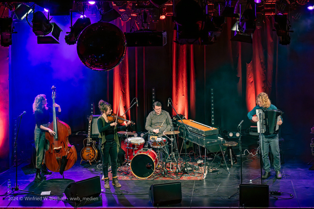 wwb-2501-0047 DieVagari | <Fotografie> <Video> <Film> <Winfried Bischoff> - Realisiert mit Pictrs.com