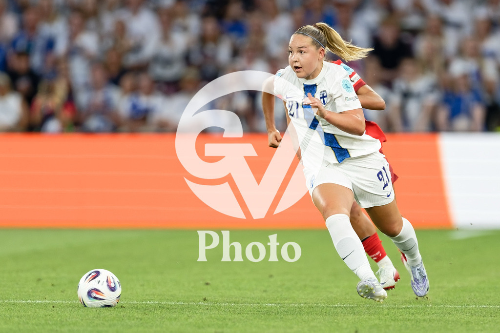 Finland v Switzerland: UEFA Women's EURO 2025 Group A | GENEVA, SWITZERLAND - JULY 10: Oona Sevenius of Finland runs with the ball during the UEFA Women's EURO 2025 Group A match between Finland and Switzerland at Stade de Geneve on July 10, 2025 in Geneva, Switzerland. (Photo by Giuseppe Velletri/Sports Press Photo/Getty Images)