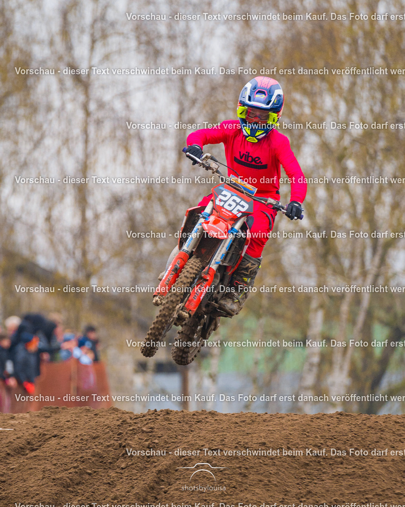 20260412_MCCBensdorf-1135 | Sportfotografin aus Berlin-Brandenburg mit Fokus auf Motocross. Ich halte deine sportliche Leistung und echte Emotionen auf und neben der Strecke professionell fest. Entdecke die Fotos von deinem Rennen und bestelle sie direkt hier im Shop.