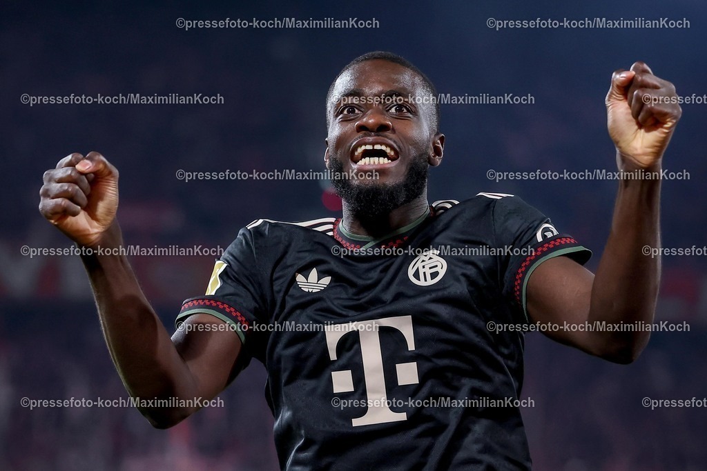 1FC14012601061 | 14.01.2026, Fußball, 1. FC Köln - FC Bayern München, 1. Fußball Bundesliga, 17. Spieltag, RheinEnergie-STADION, Saison 2025 2026: Torjubel nach dem Tor zum 2:1 durch Torschütze Min-jae Kim (FC Bayern Muenchen #03) Im Bild Dayot Upamecano (FC Bayern Muenchen #02) jubelnd    DFB regulations prohibit any use of photographs as image sequences and or quasi-video.