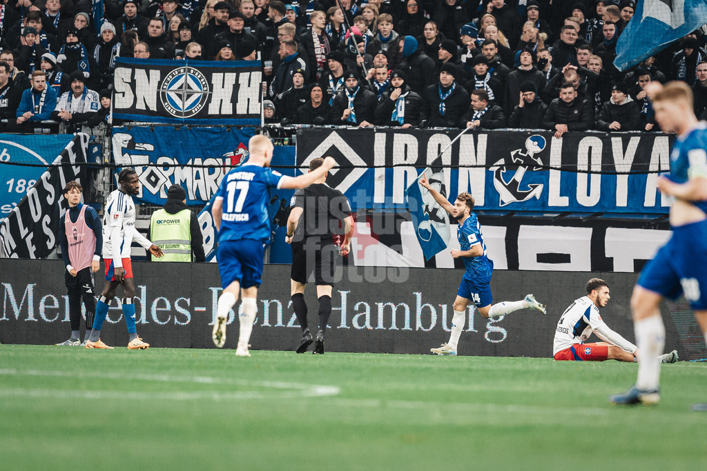 Fußball | Männer | Saison 2024/2025 | 2. Fußball-Bundesliga | 15. Spieltag | Hamburger SV vs. SV Darmstadt 98 | 08.12.2024 | Ludovit Reis (#14, HSV) jubelt nach nach seinem Tor