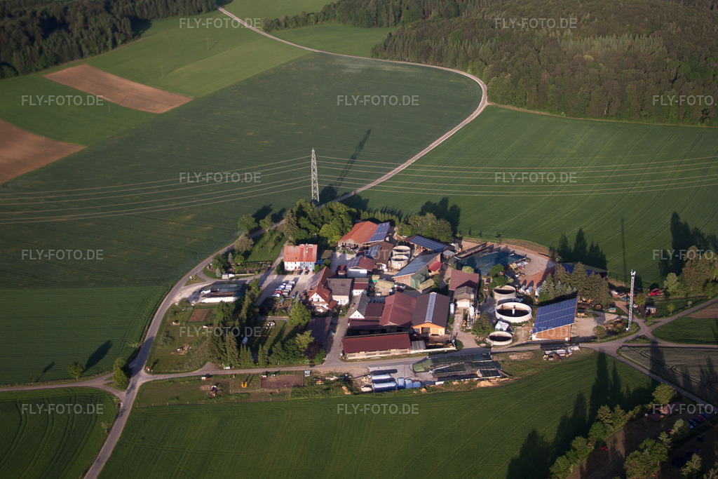 Luftbild: Fladhof im Ortsteil Buttenhausen in Münsingen im Bundesland Baden-Württemberg in Deutschland. Foto: IMG_67624.jpg vom 09.06.2014 durch Werner Riehm/FLY-FOTO.de