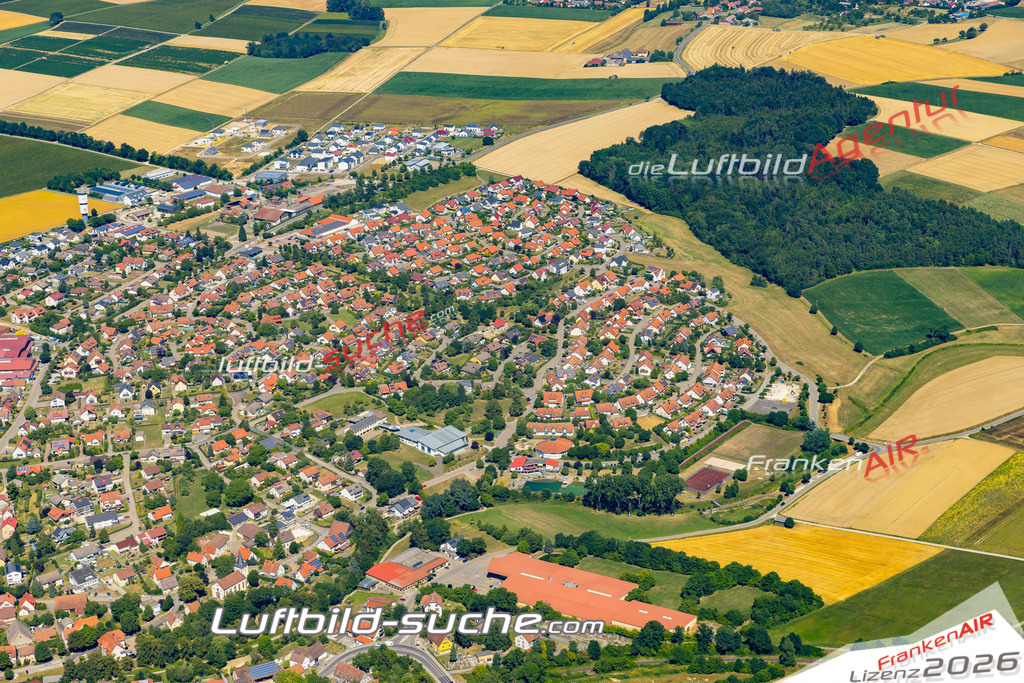 Aktuelles Luftbild von  Wallhausen - Die Luftaufnahme wurde 2022 mittels UL-Flugzeug erstellt ( keine Drohne ) - hochauflösende Kamera-Systeme von  Canon -Beste Qualität - Für grossformatige Ausdrucke geeignet. Die Geschenkidee !