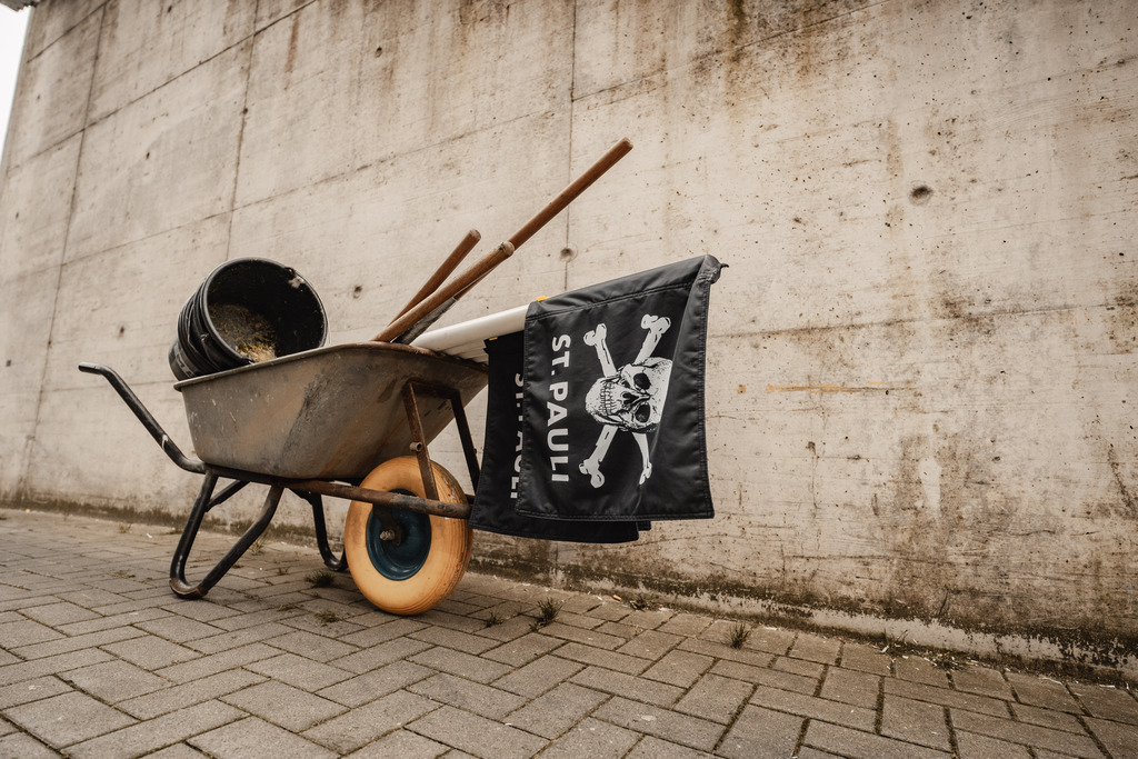 FCP06923 | Der offizielle Shop für FC St. Pauli Fotos. Wähle aus Spielszenen & Fanmomenten dein FCSP Wunschformat. Wir liefern Millerntor-Atmosphäre.